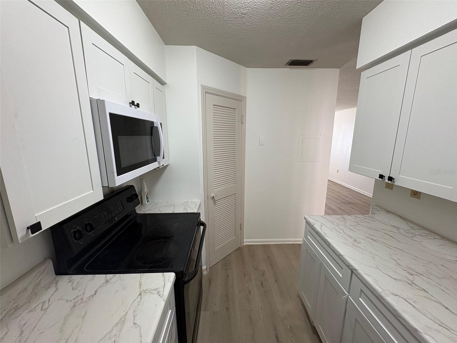 Image 9 of 52 For 4507 9th Street W.  I3