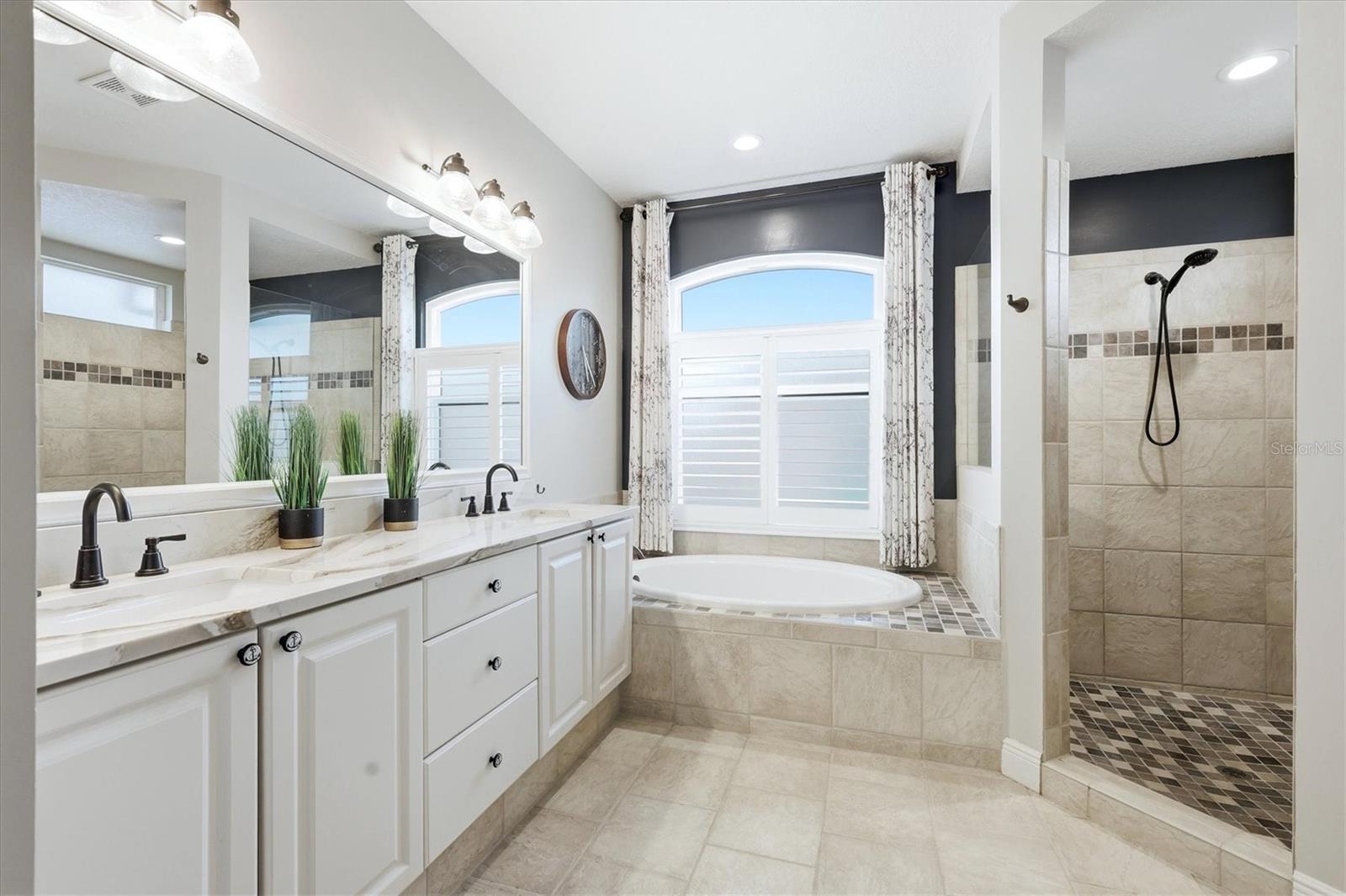 Listing photo id 12 for 6611 Peach Tree Creek Road