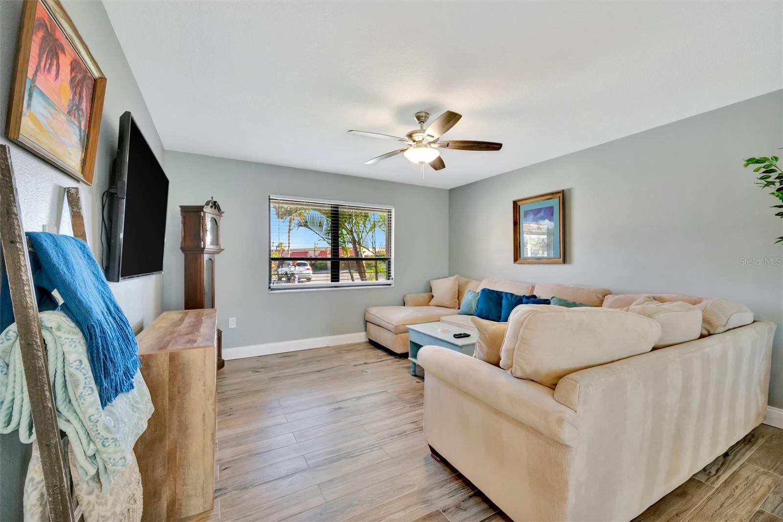 Image 22 of 42 For 9517 Azure Cove