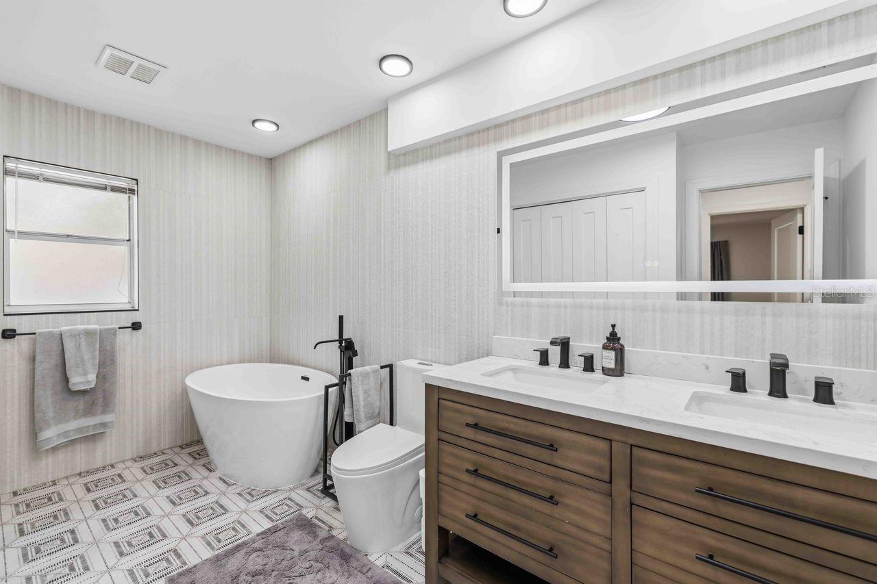 Image 22 of 27 For 8021 Timber Lake Lane