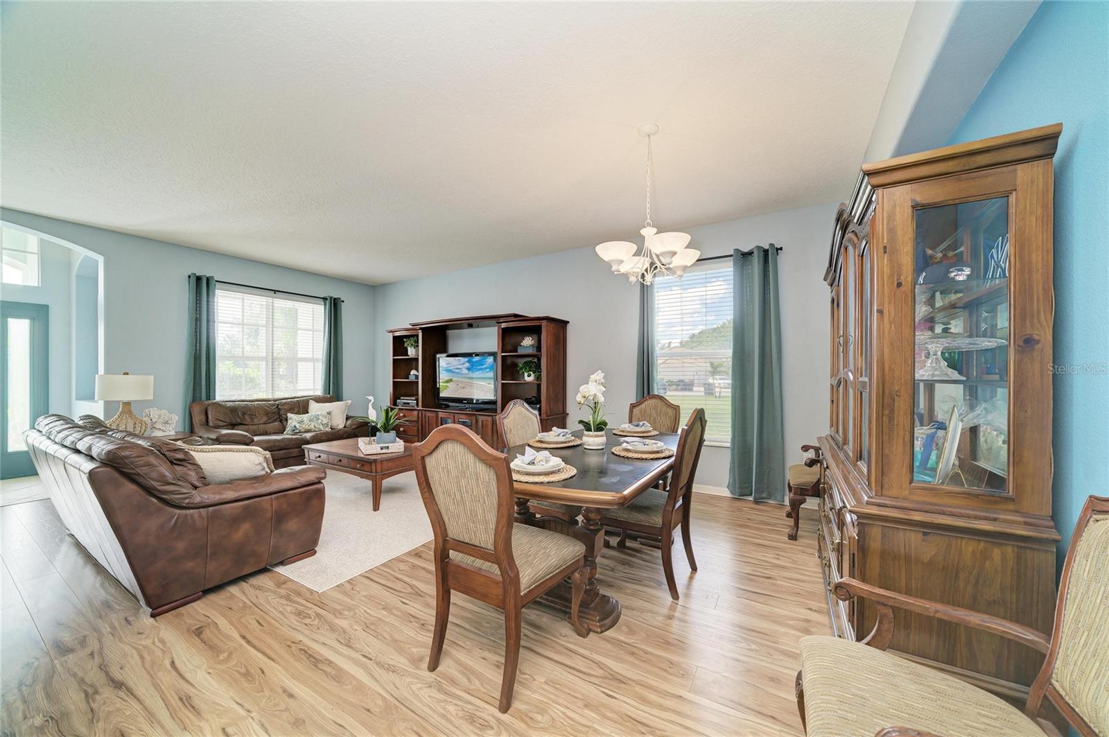 Image 12 of 56 For 9035 Willowbrook Circle