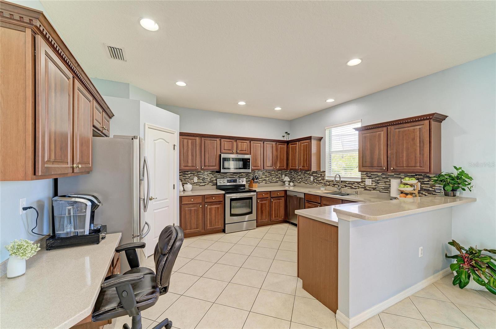 Image 18 of 56 For 9035 Willowbrook Circle