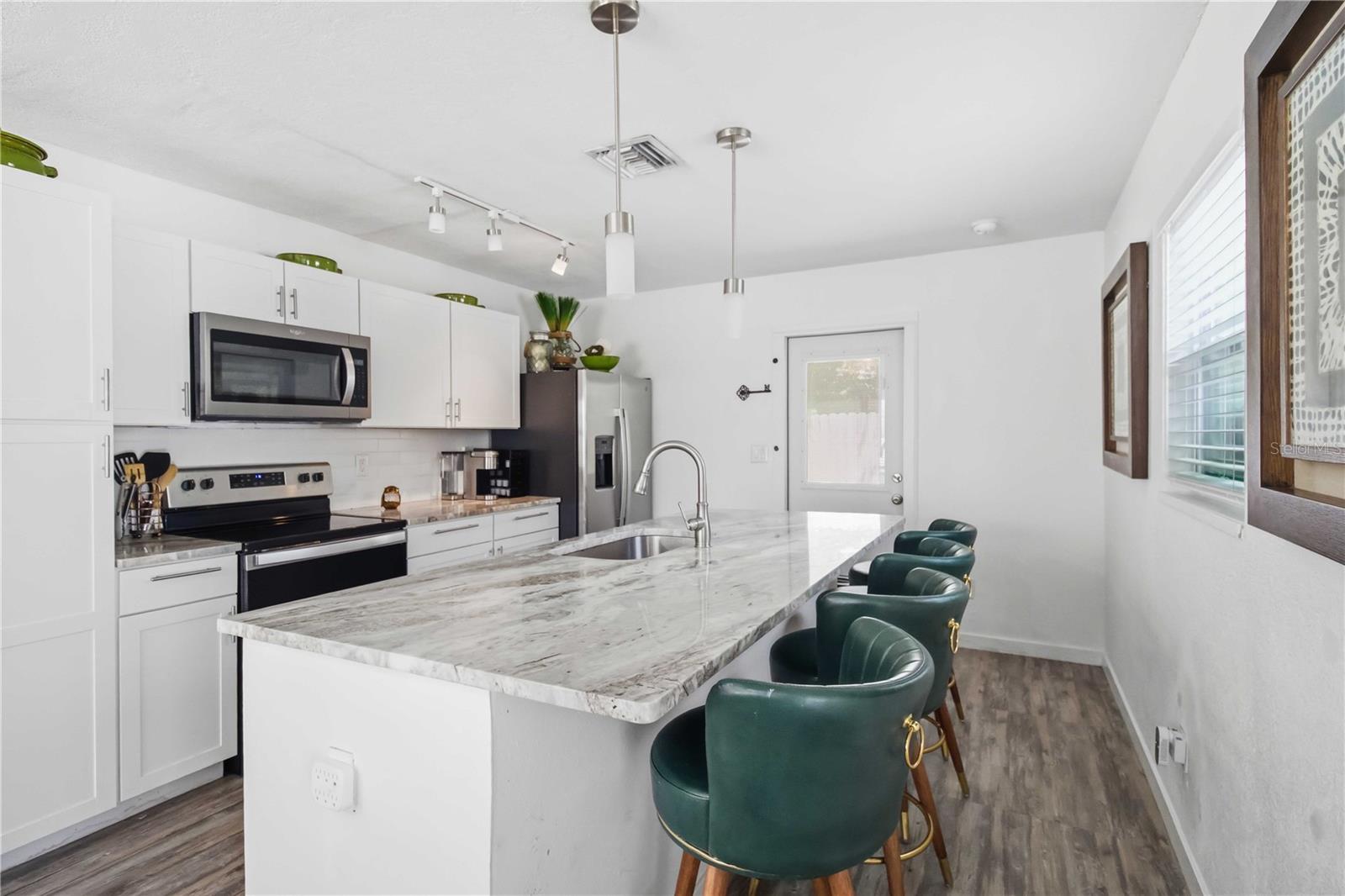 Image 14 of 33 For 2565 Browning Street