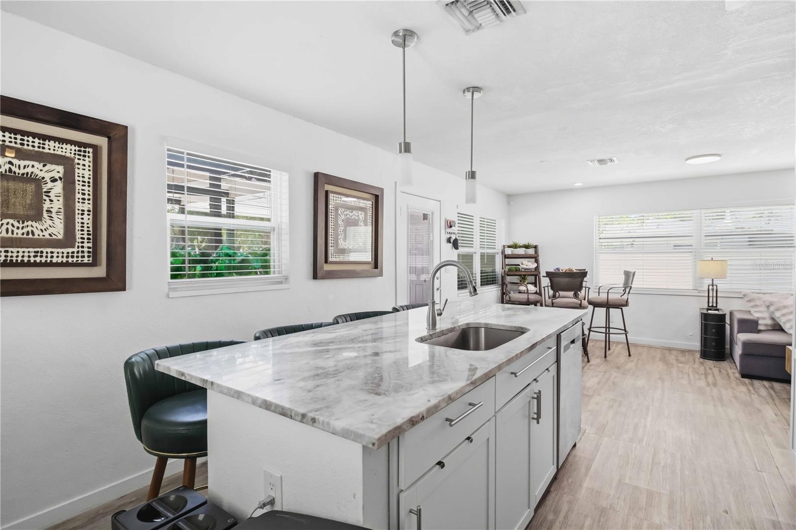 Image 18 of 33 For 2565 Browning Street