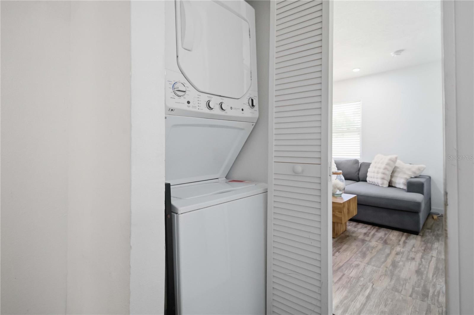 Image 21 of 33 For 2565 Browning Street