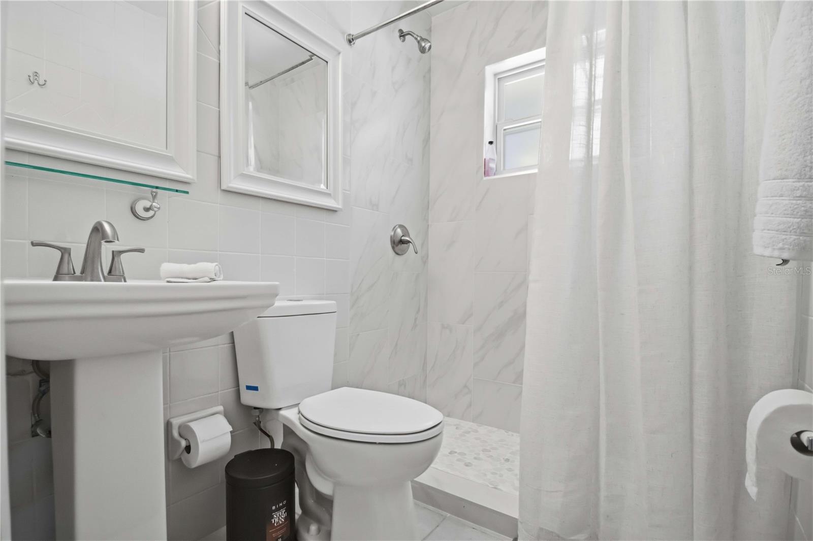 Image 22 of 33 For 2565 Browning Street