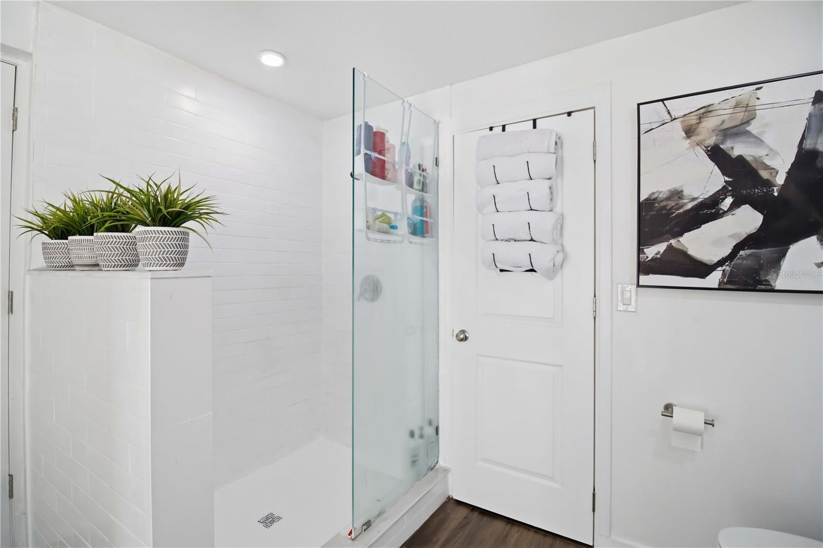 Image 23 of 33 For 2565 Browning Street