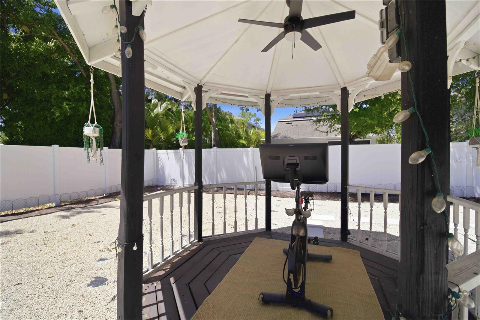 Image 28 of 33 For 2565 Browning Street