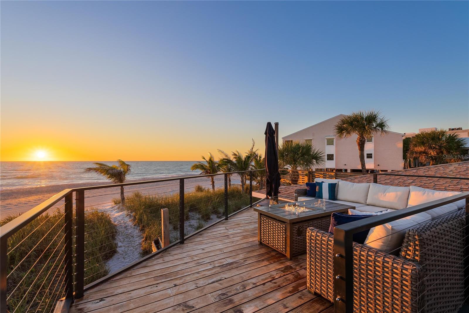 Image 8 of 99 For 2630 Beach Road