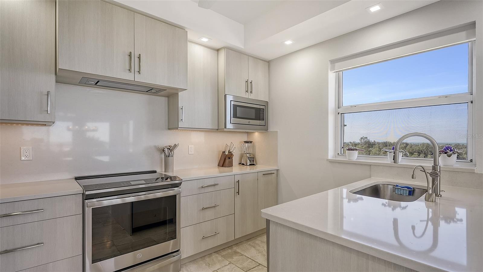 Image 11 of 75 For 3060 Grand Bay Boulevard 172