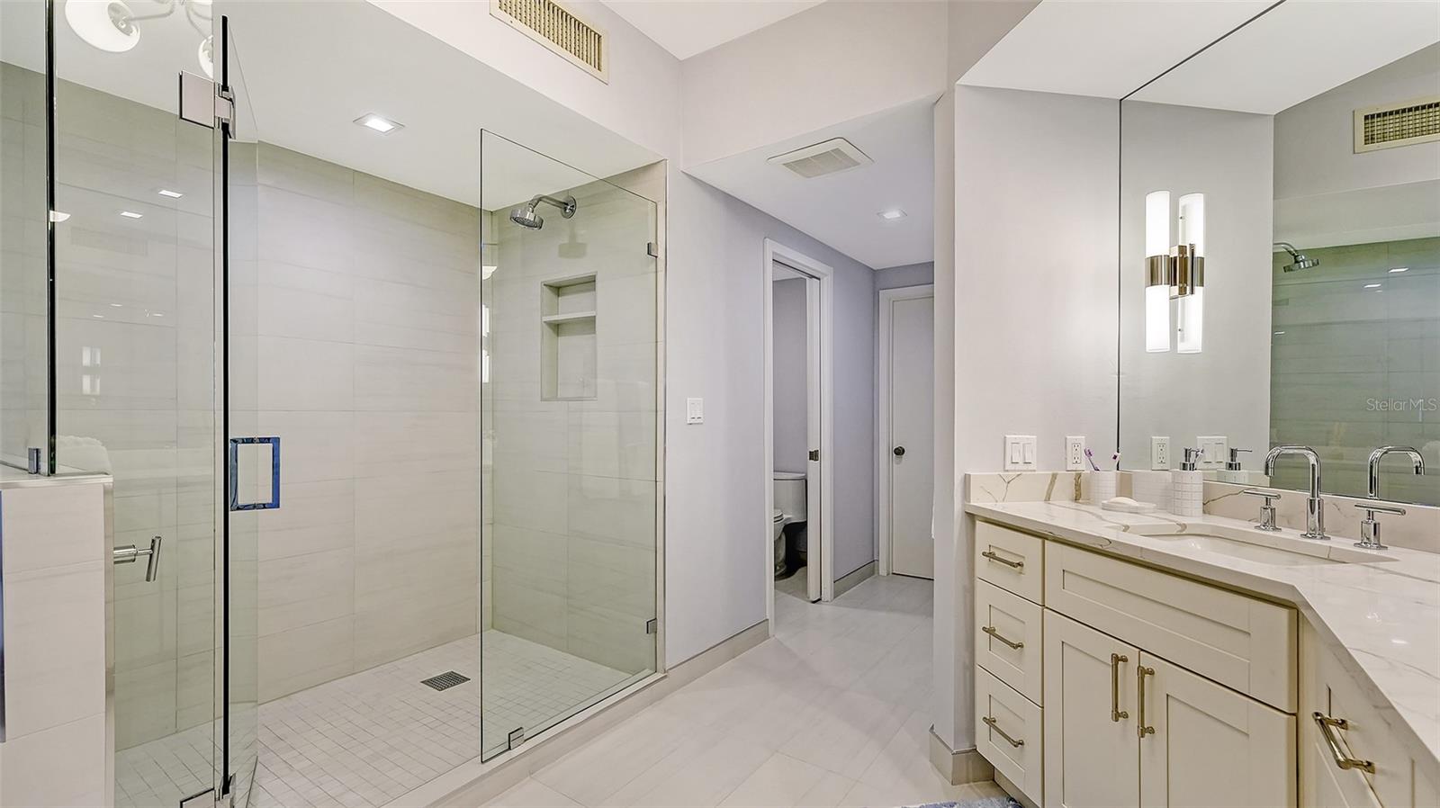 Image 33 of 75 For 3060 Grand Bay Boulevard 172