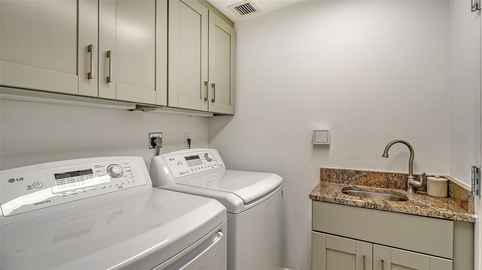 Image 40 of 75 For 3060 Grand Bay Boulevard 172