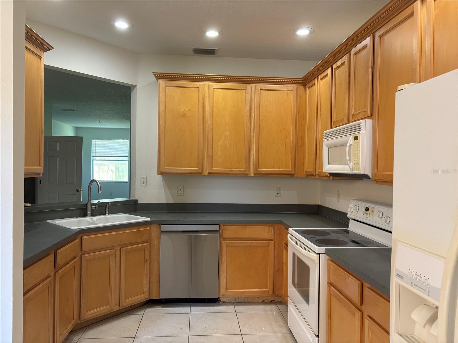 Image 4 of 24 For 3429 Parkridge Circle 19-103