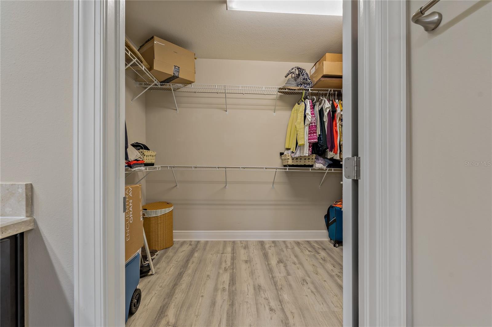 Image 19 of 64 For 23085 Banbury Way 103