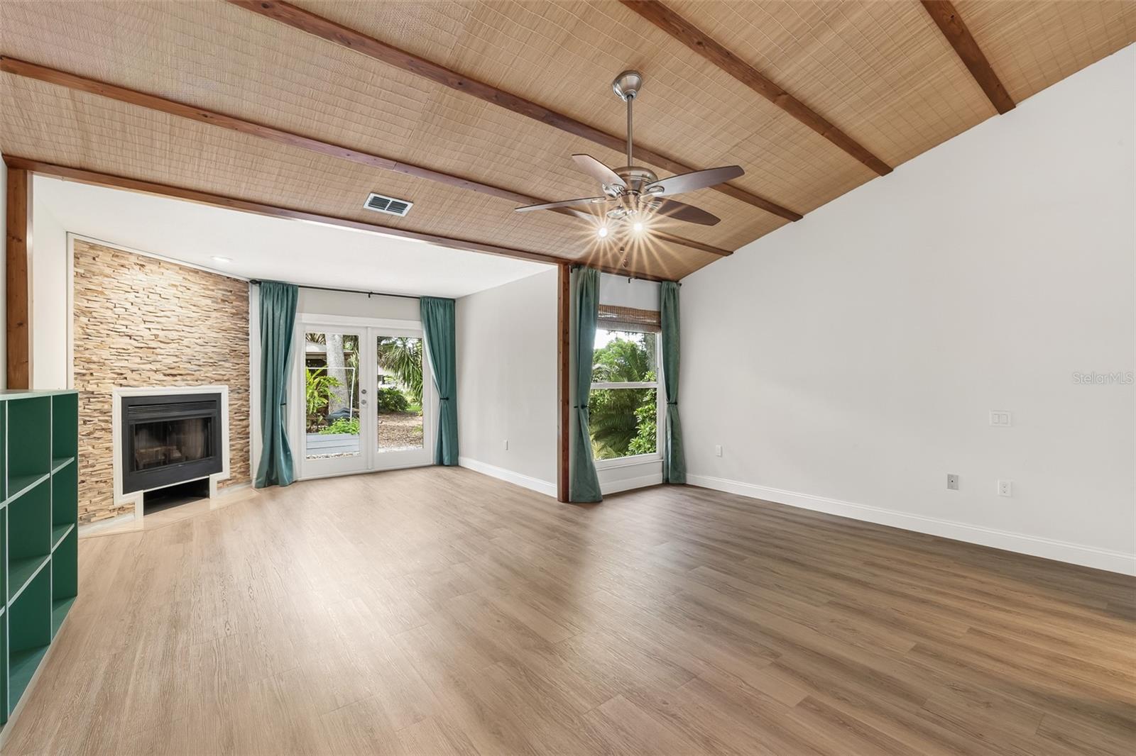 Image 11 of 34 For 4295 Woodview Drive