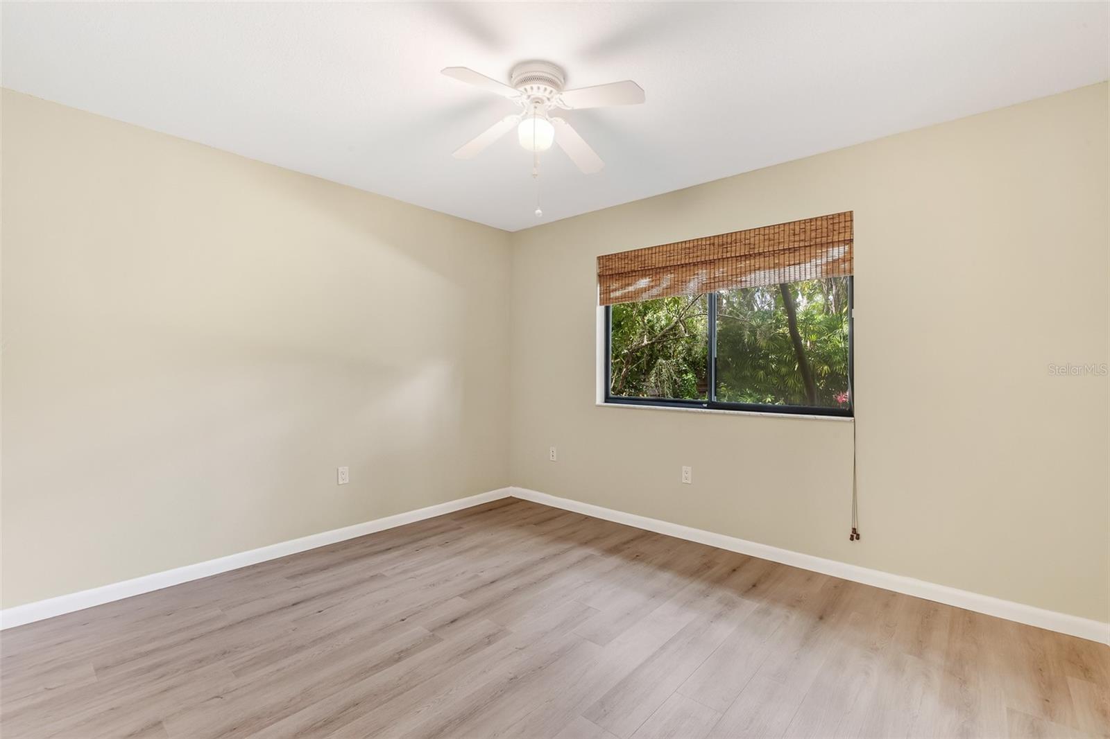 Image 17 of 34 For 4295 Woodview Drive