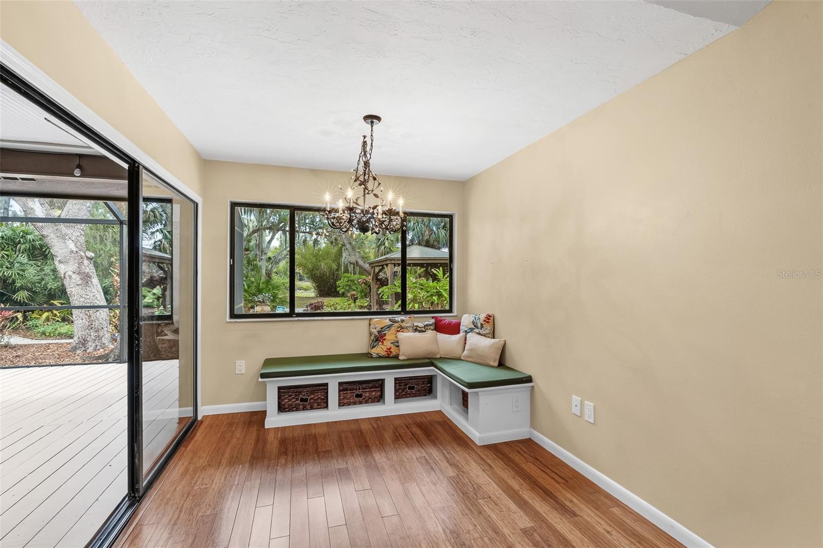 Image 18 of 34 For 4295 Woodview Drive