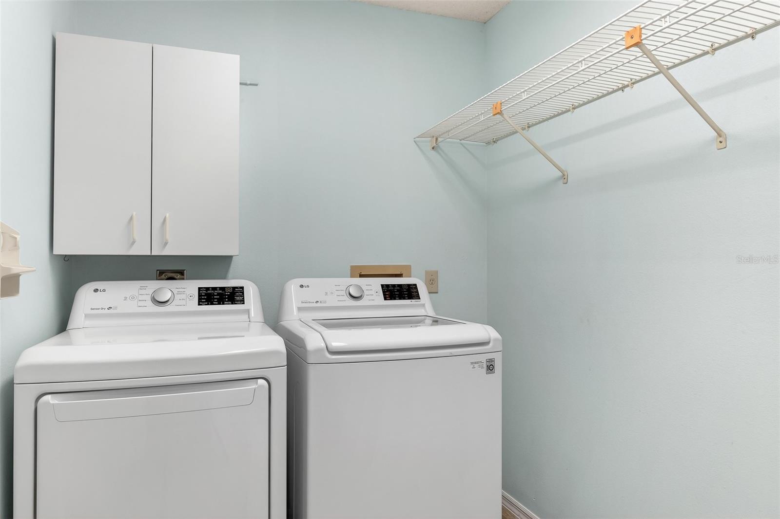 Image 19 of 34 For 4295 Woodview Drive