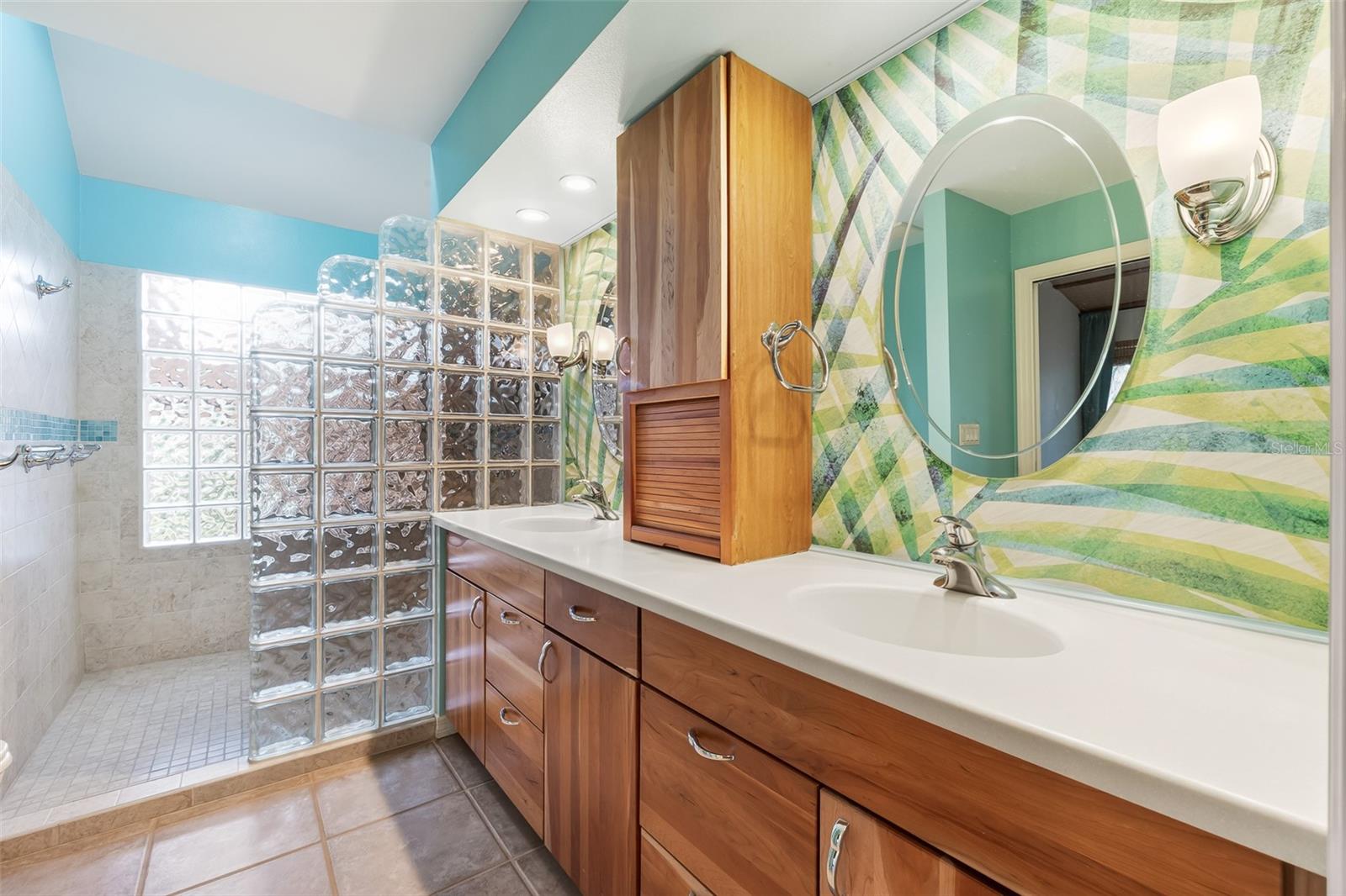 Image 20 of 34 For 4295 Woodview Drive