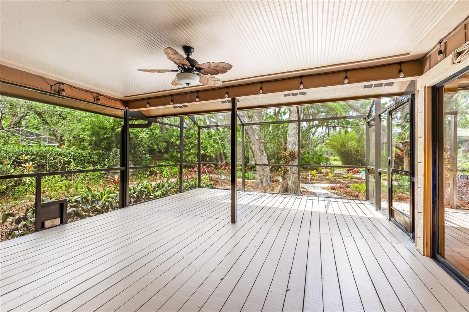 Image 22 of 34 For 4295 Woodview Drive