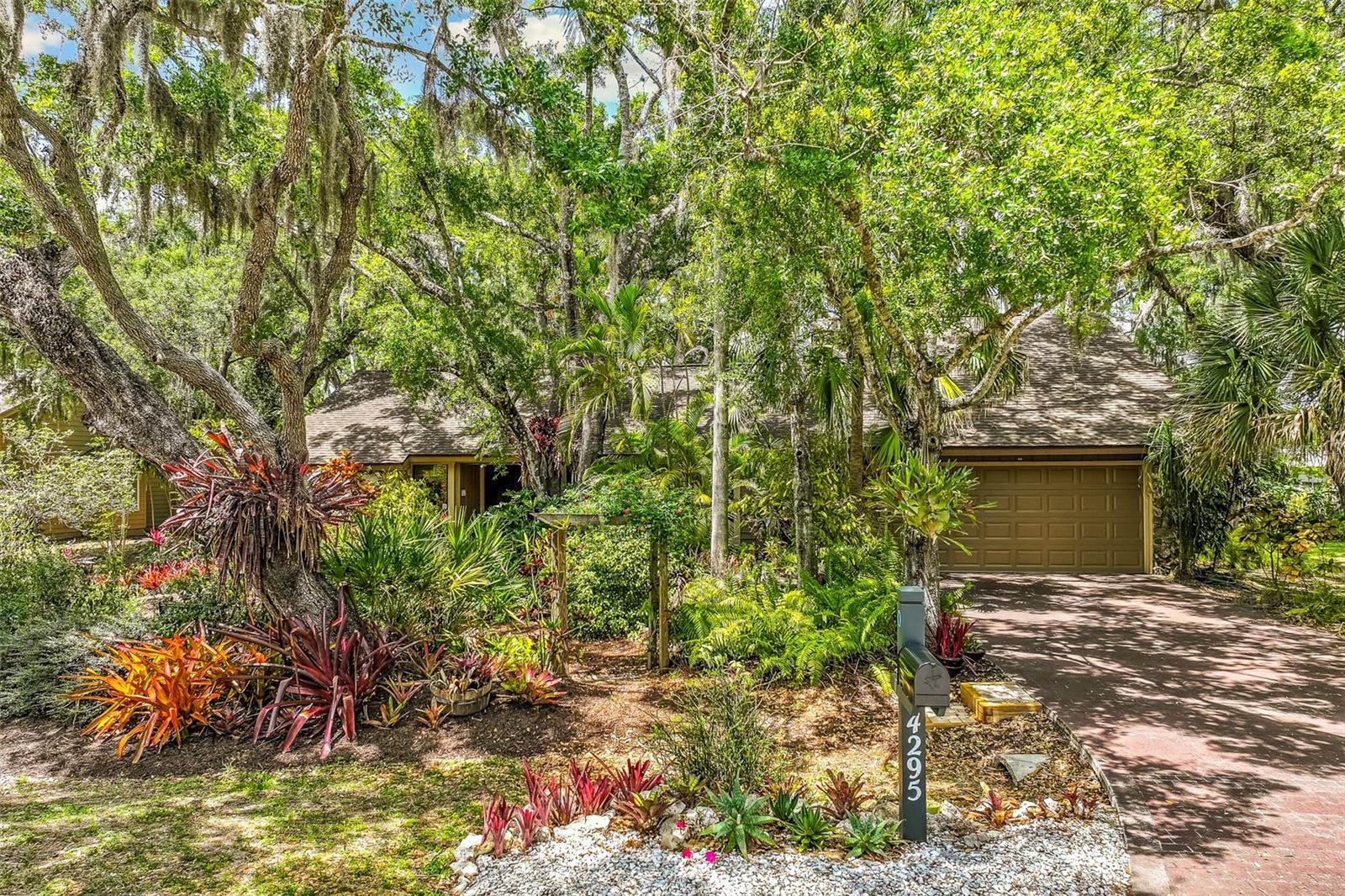 Image 4 of 34 For 4295 Woodview Drive