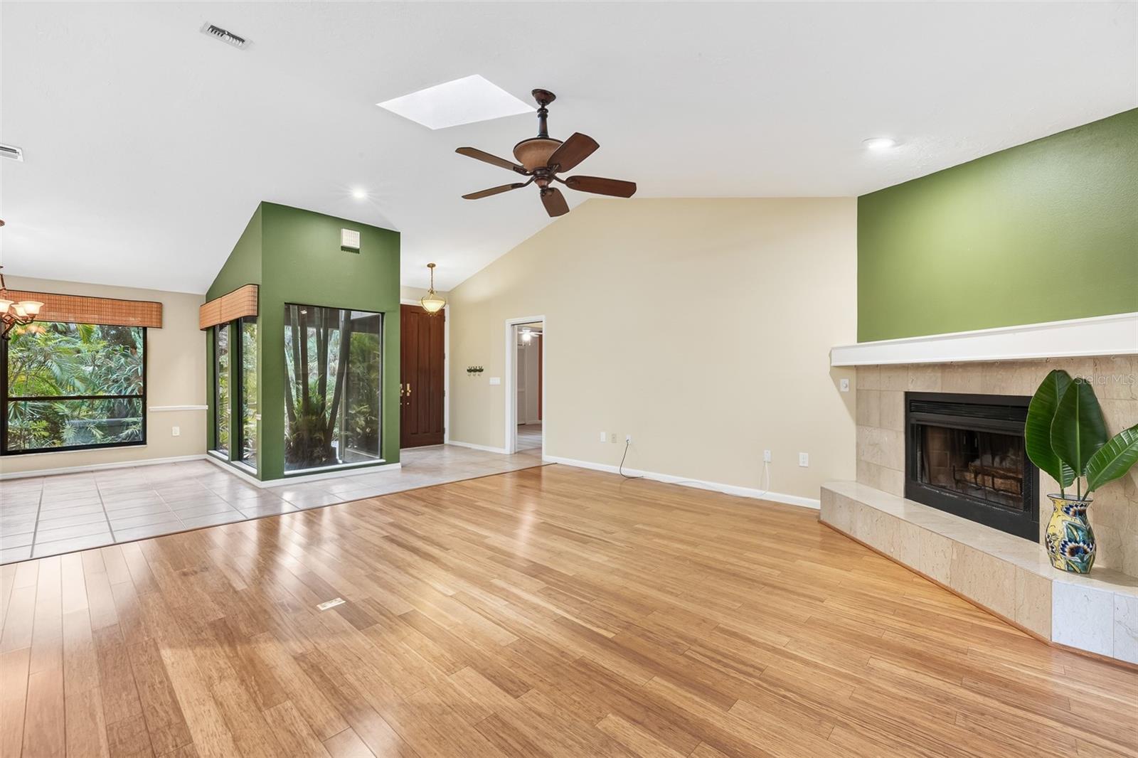 Image 7 of 34 For 4295 Woodview Drive