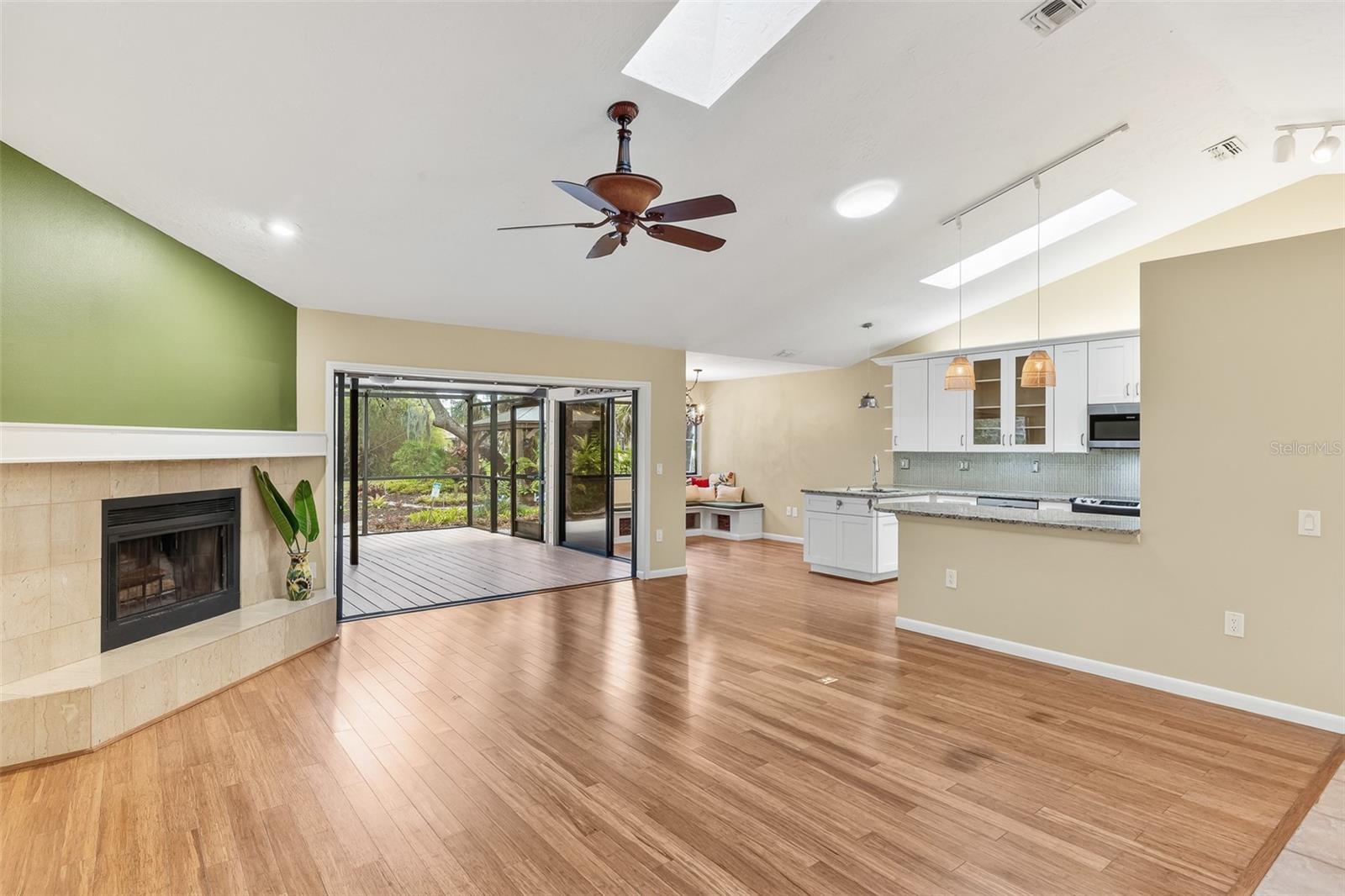 Image 9 of 34 For 4295 Woodview Drive