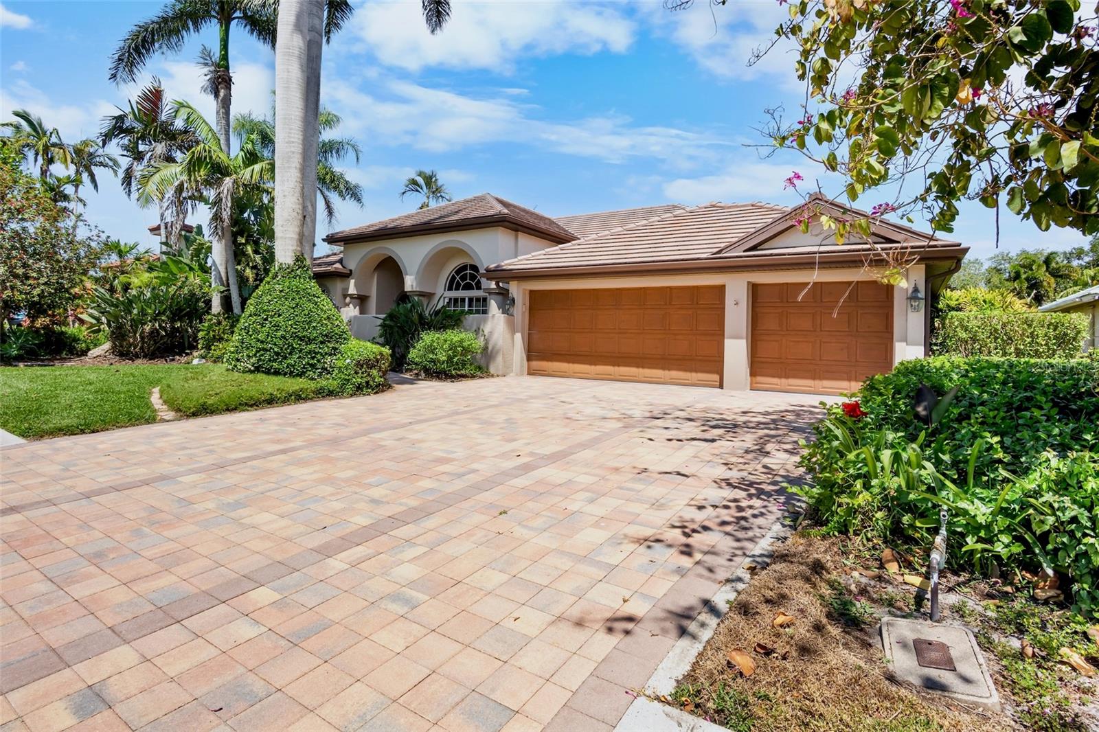 Image 4 of 55 For 4813 Benchmark Court
