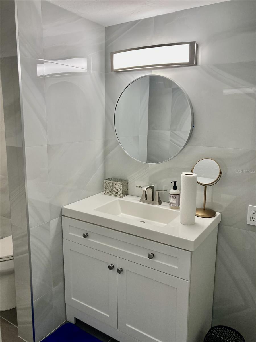 Image 17 of 20 For 6114 43rd Street W 103e