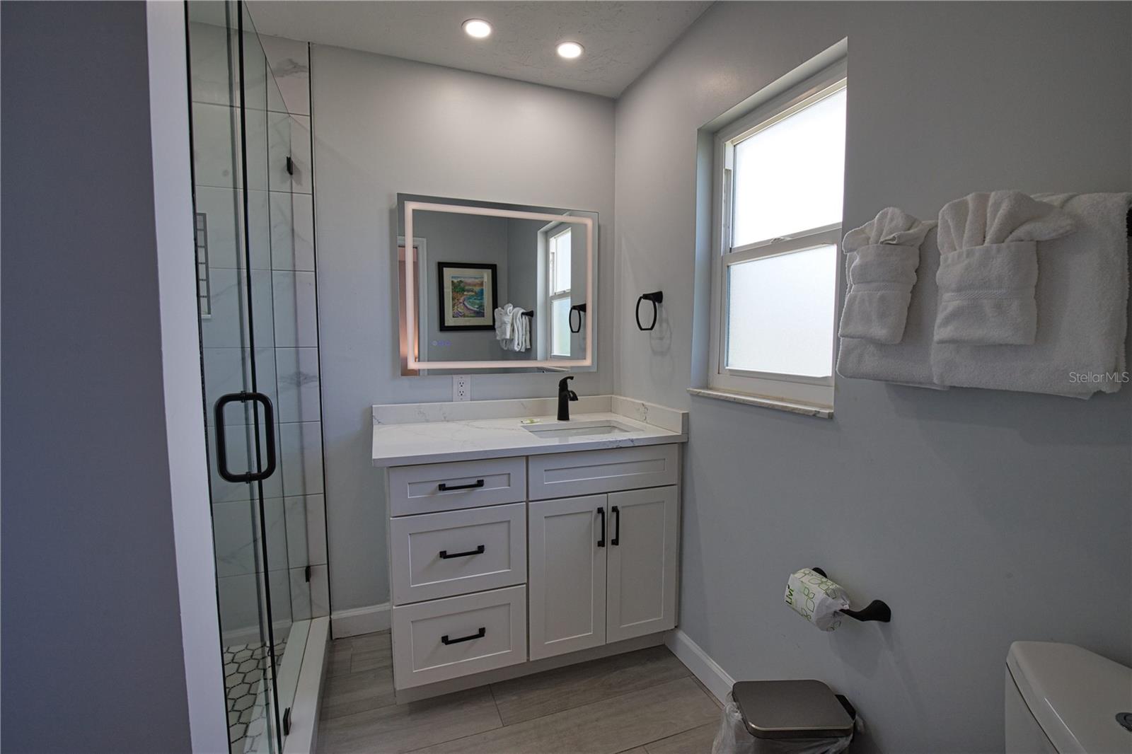 Image 10 of 47 For 5830 Midnight Pass Road  86