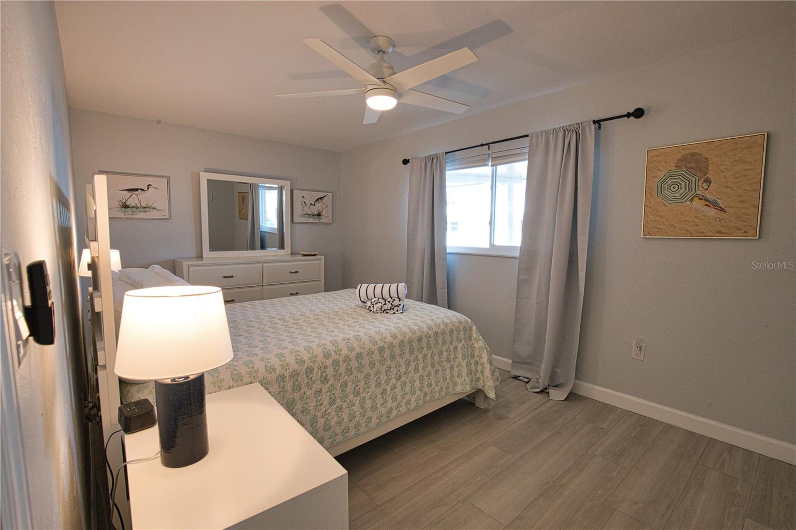 Image 12 of 47 For 5830 Midnight Pass Road  86