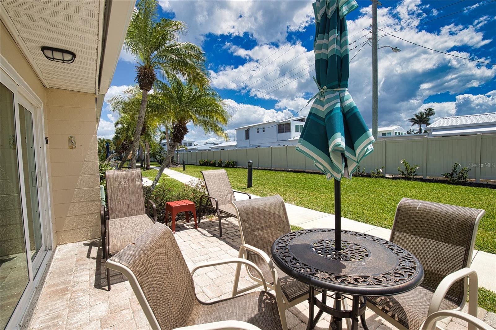 Image 17 of 47 For 5830 Midnight Pass Road  86