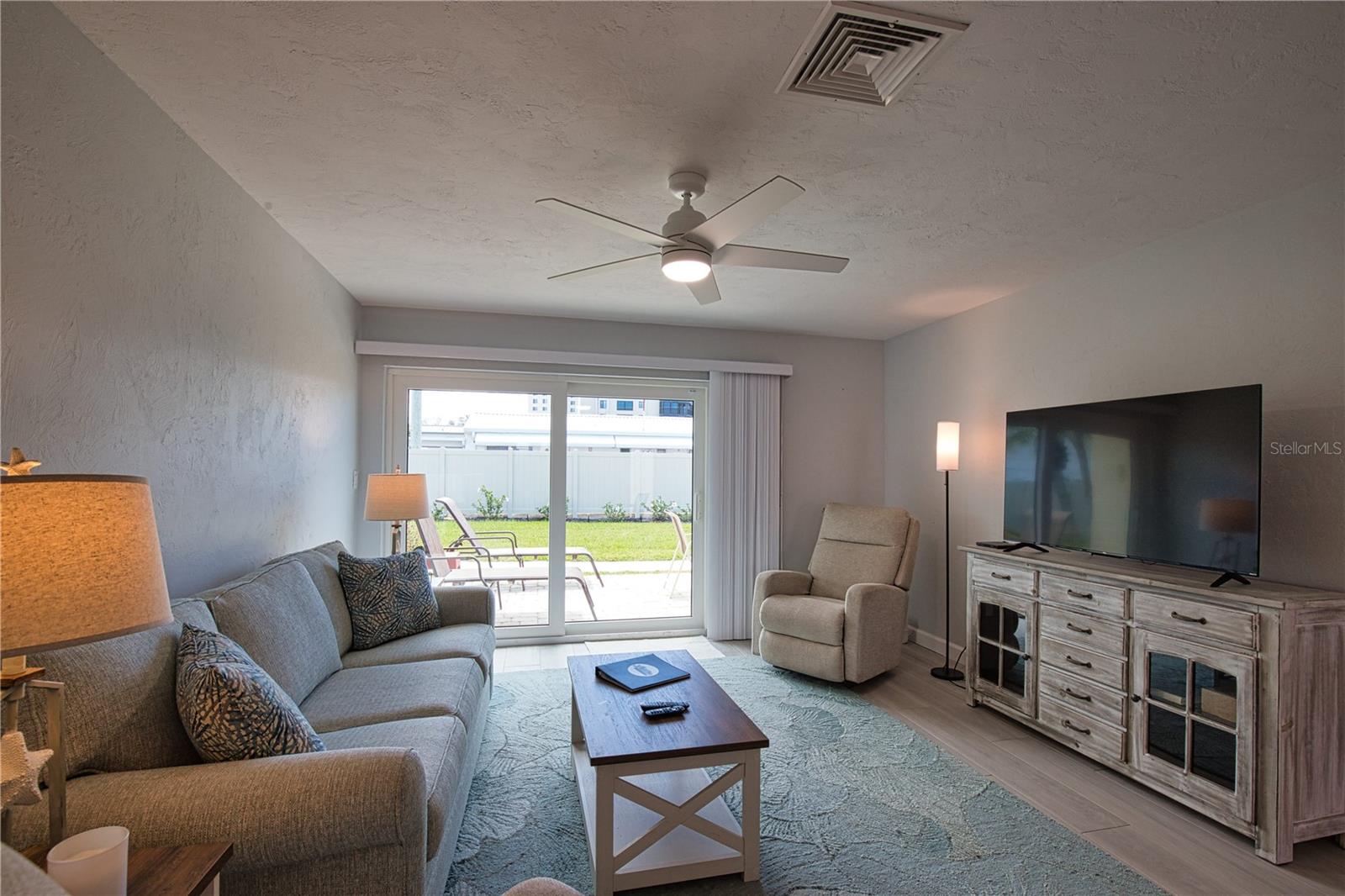 Image 19 of 47 For 5830 Midnight Pass Road  86