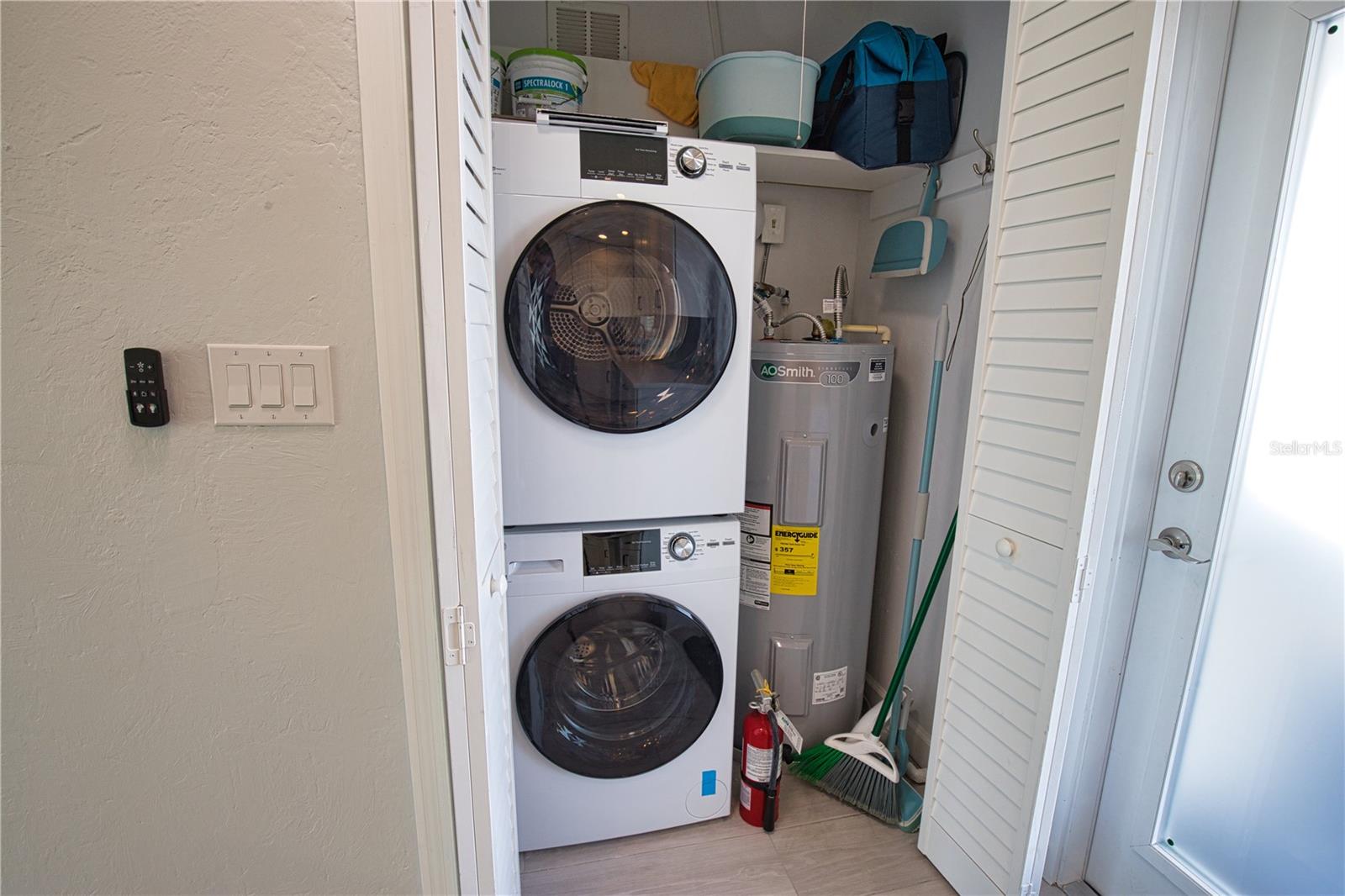 Image 23 of 47 For 5830 Midnight Pass Road  86