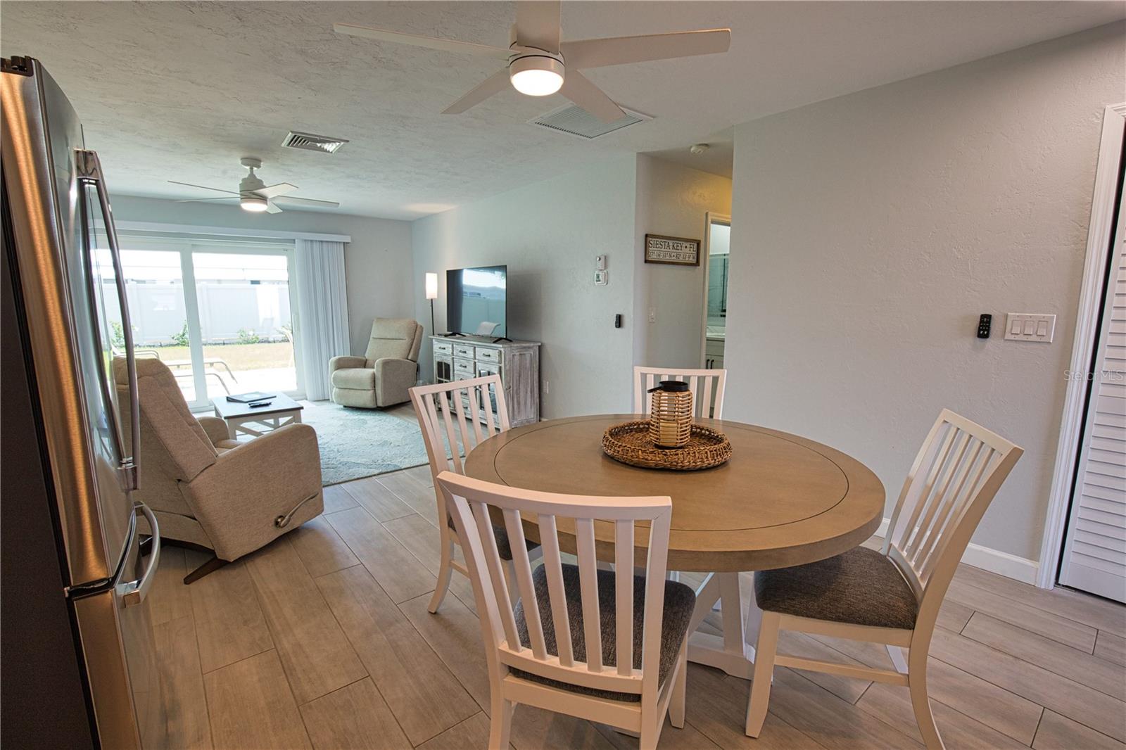 Image 27 of 47 For 5830 Midnight Pass Road  86