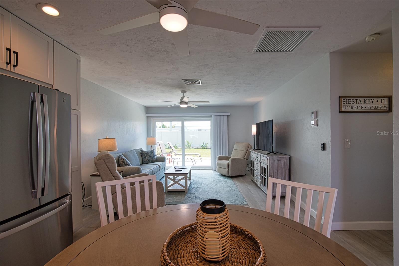 Image 28 of 47 For 5830 Midnight Pass Road  86