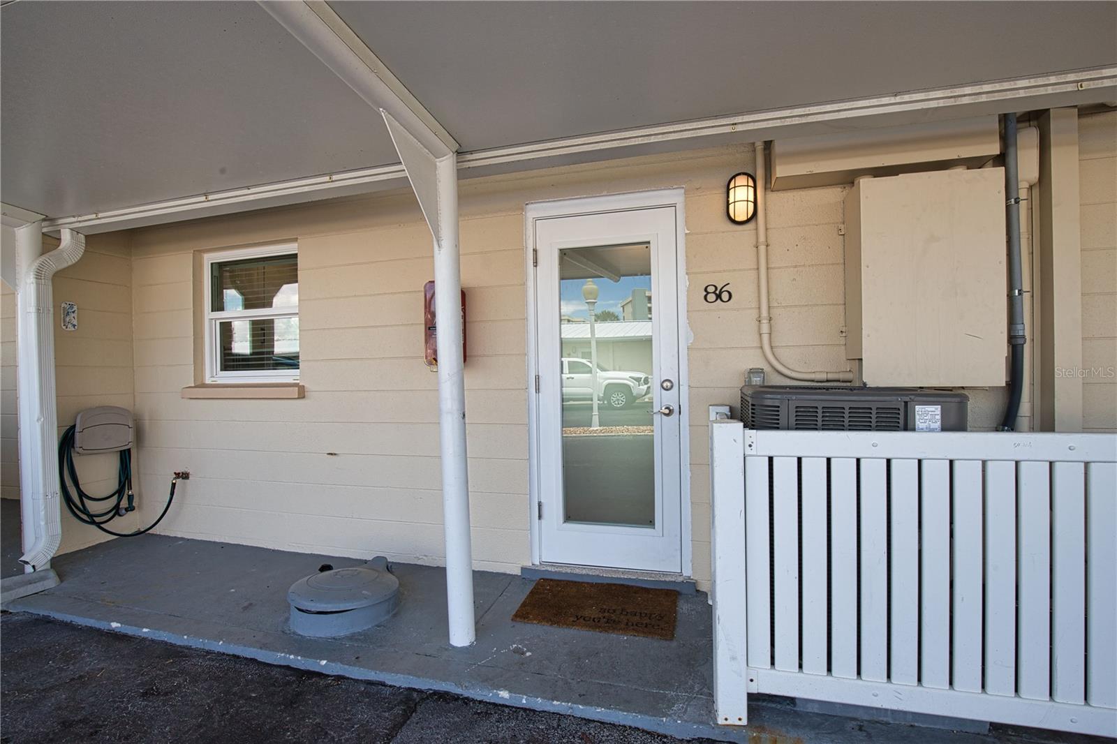 Image 32 of 47 For 5830 Midnight Pass Road  86