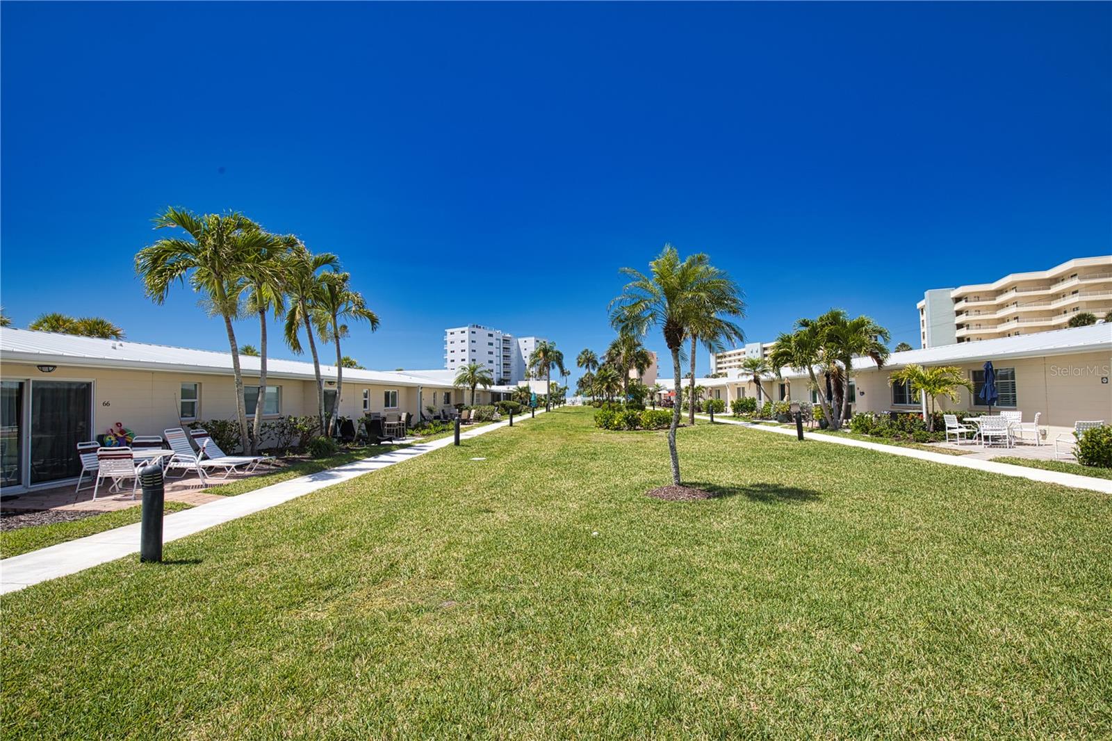 Image 36 of 47 For 5830 Midnight Pass Road  86