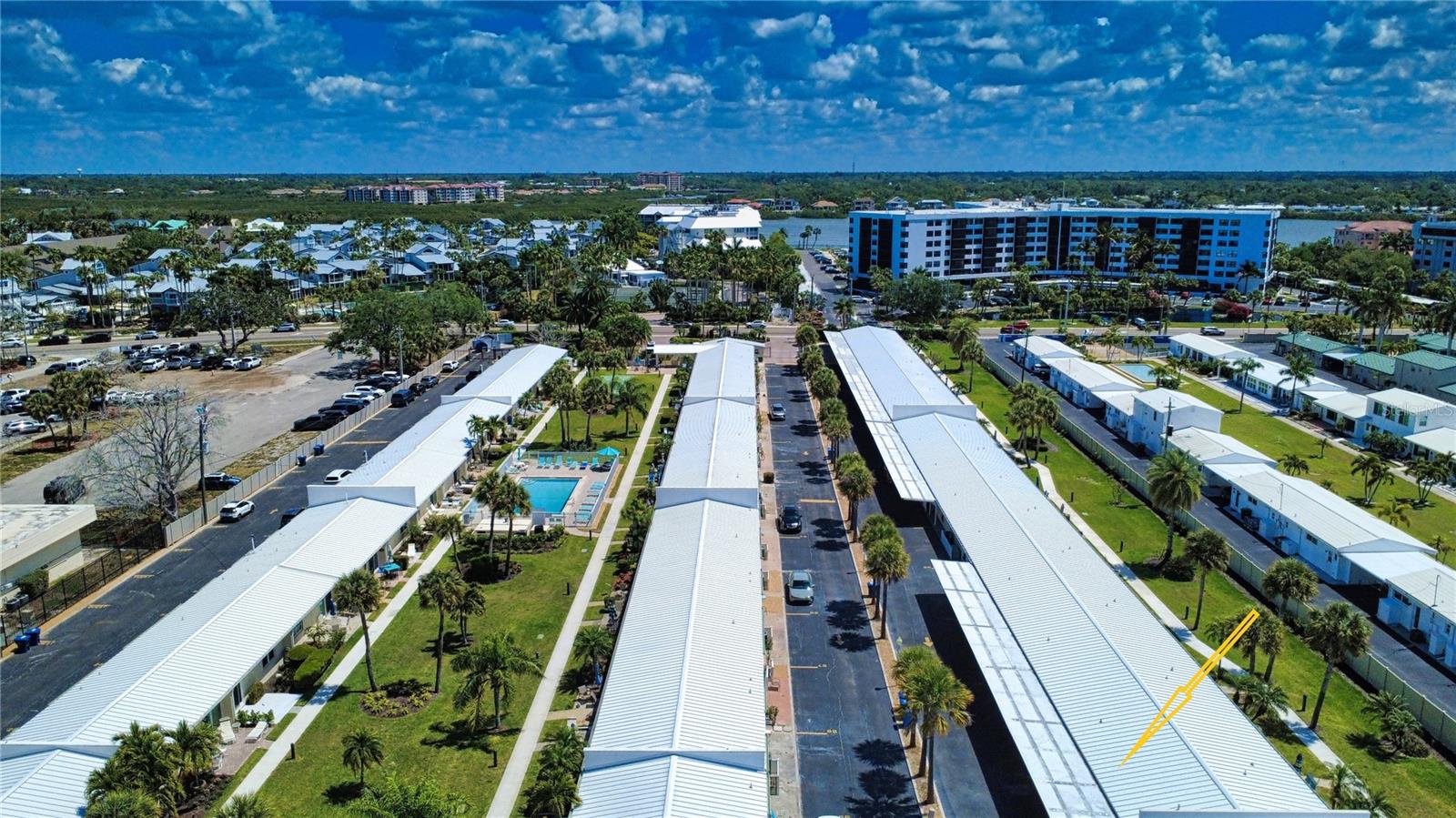 Image 37 of 47 For 5830 Midnight Pass Road  86