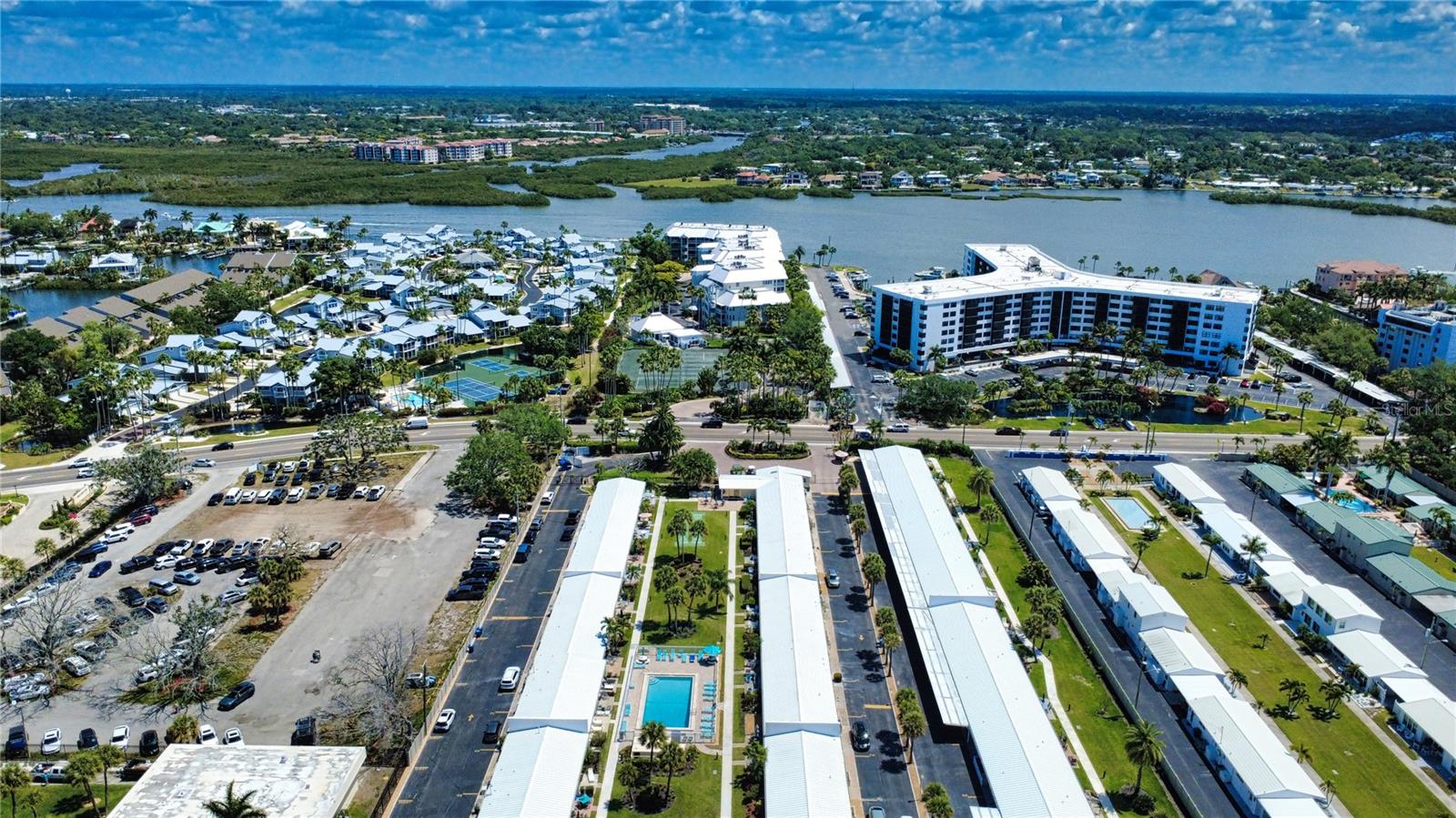 Image 39 of 47 For 5830 Midnight Pass Road  86