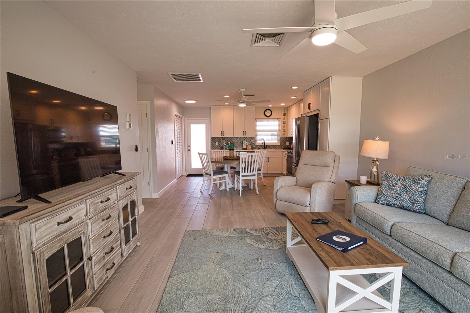 Image 4 of 47 For 5830 Midnight Pass Road  86