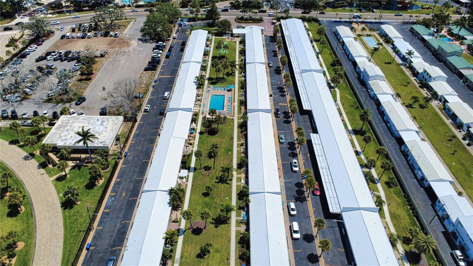 Image 40 of 47 For 5830 Midnight Pass Road  86