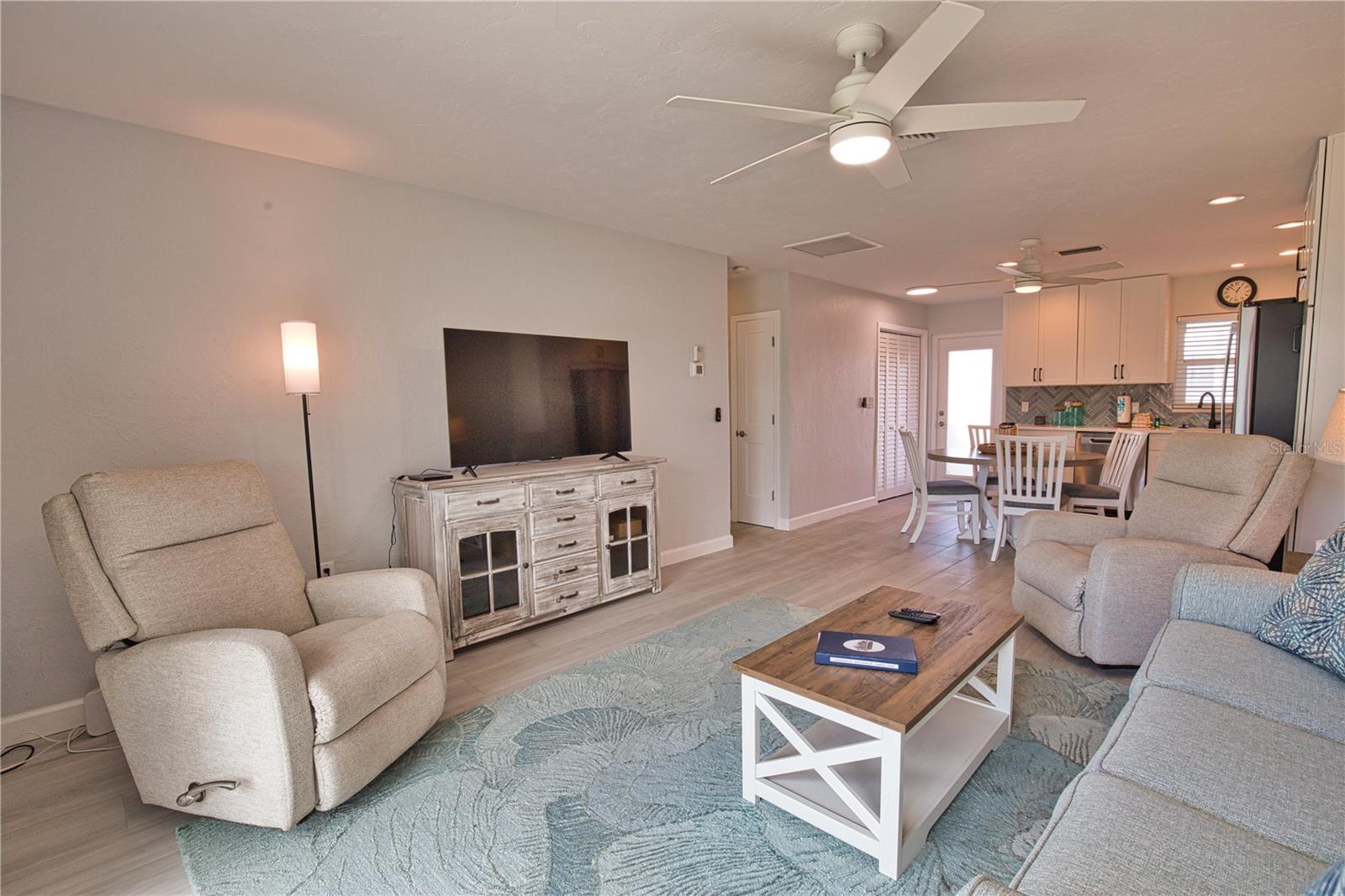 Image 5 of 47 For 5830 Midnight Pass Road  86