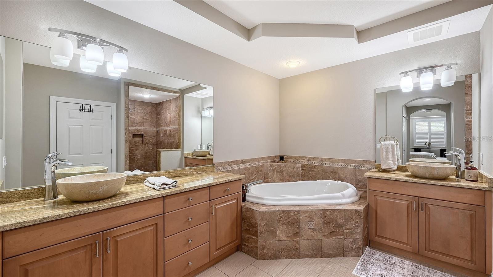 Image 17 of 38 For 1921 Monte Carlo Drive 302