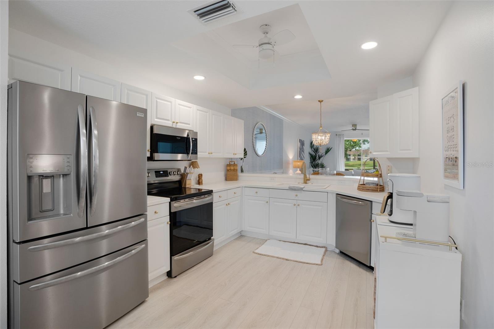 Listing photo id 3 for 5290 Hyland Hills Avenue 1916