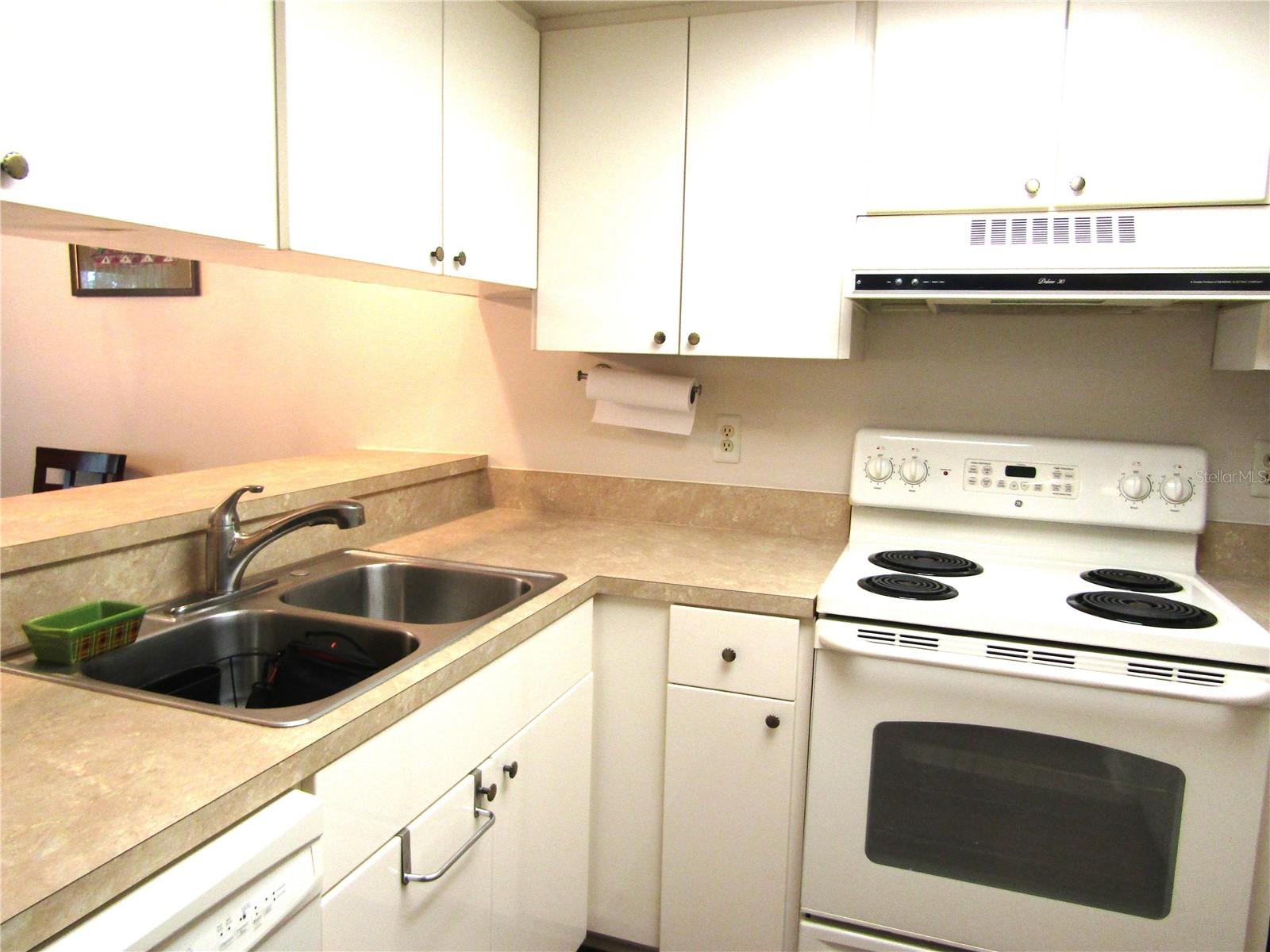 Image 3 of 15 For 4632 Ringwood Meadow 28