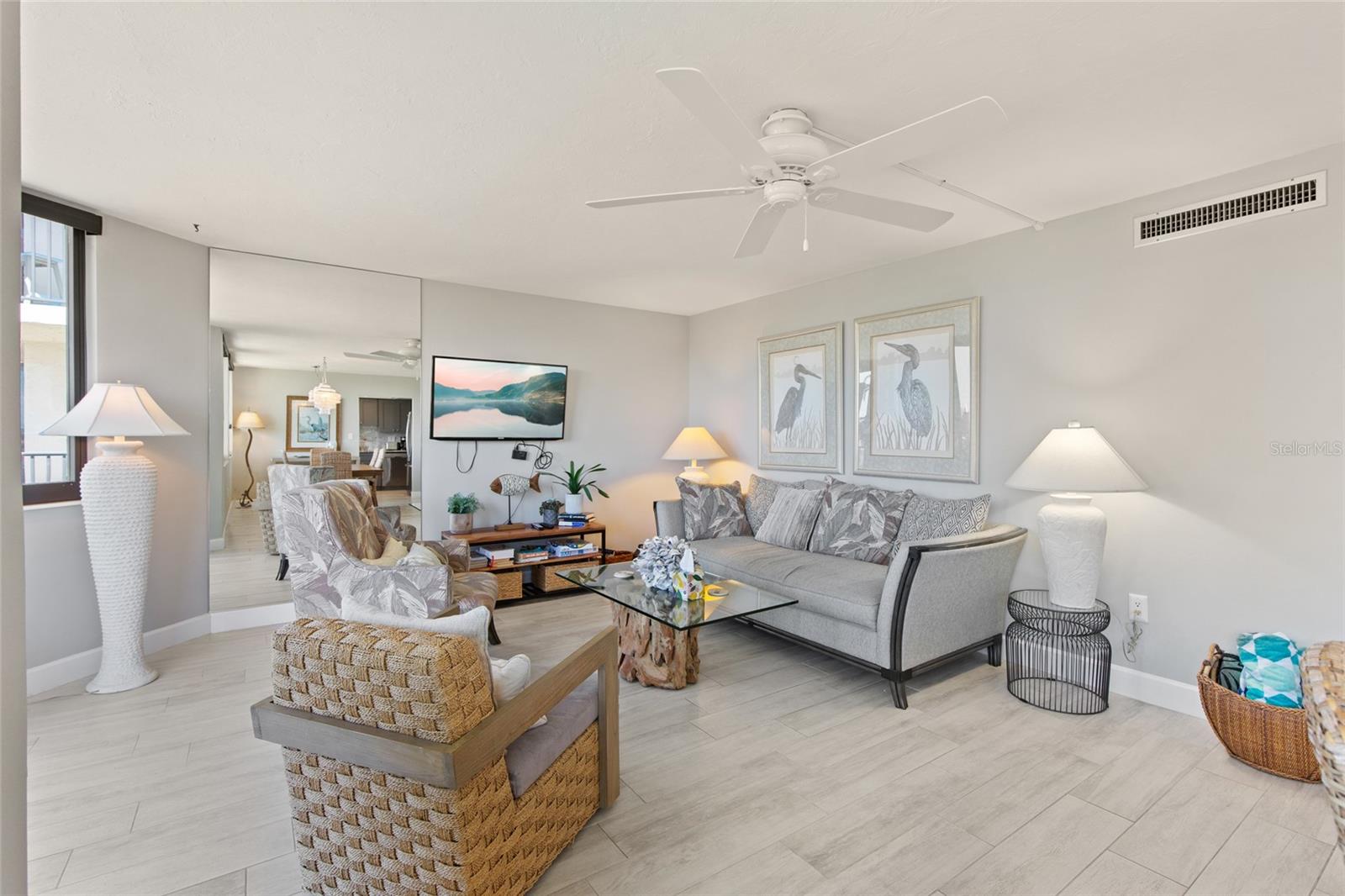 Image 11 of 69 For 6266 Midnight Pass Road 404