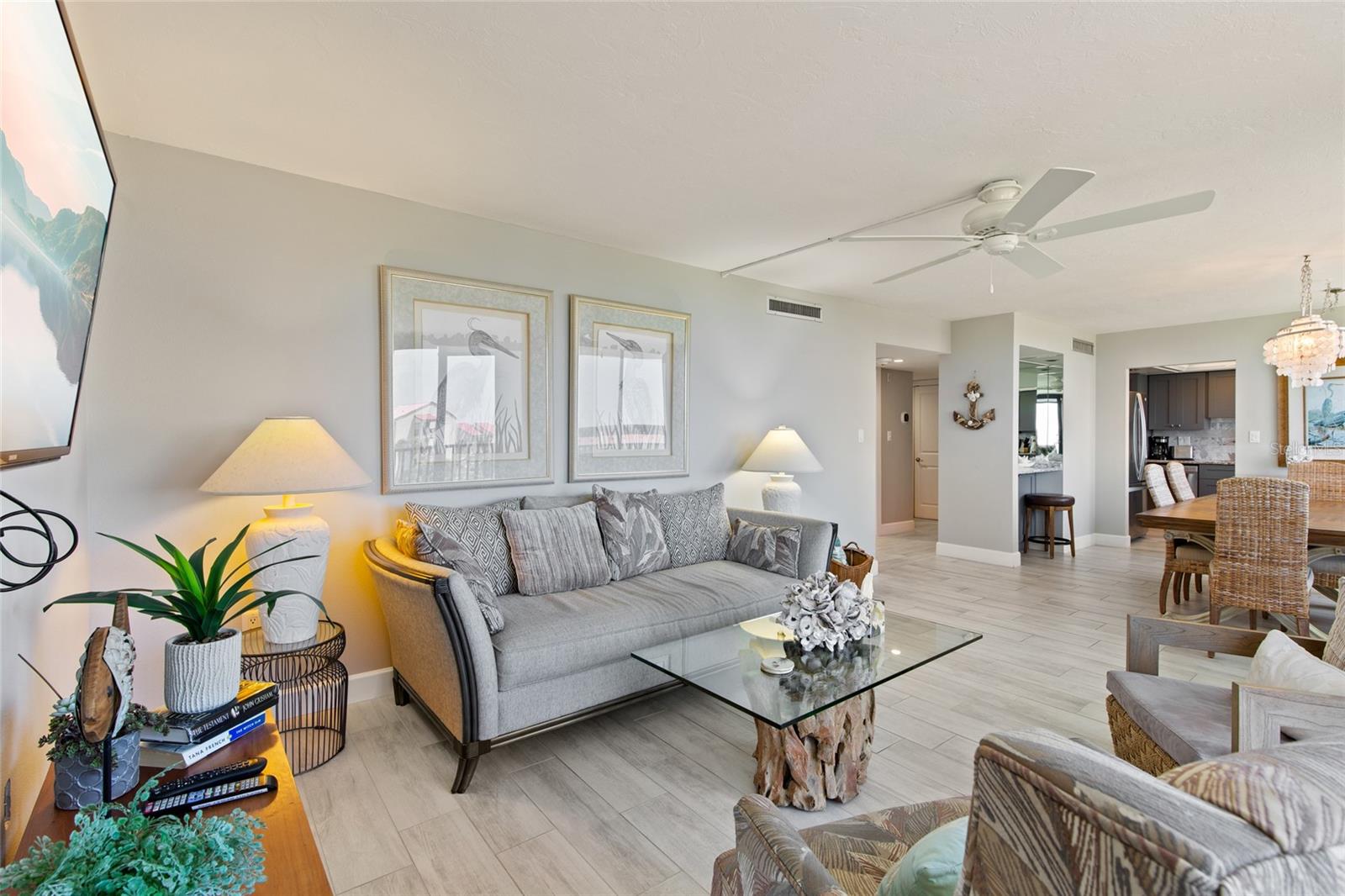 Image 12 of 69 For 6266 Midnight Pass Road 404