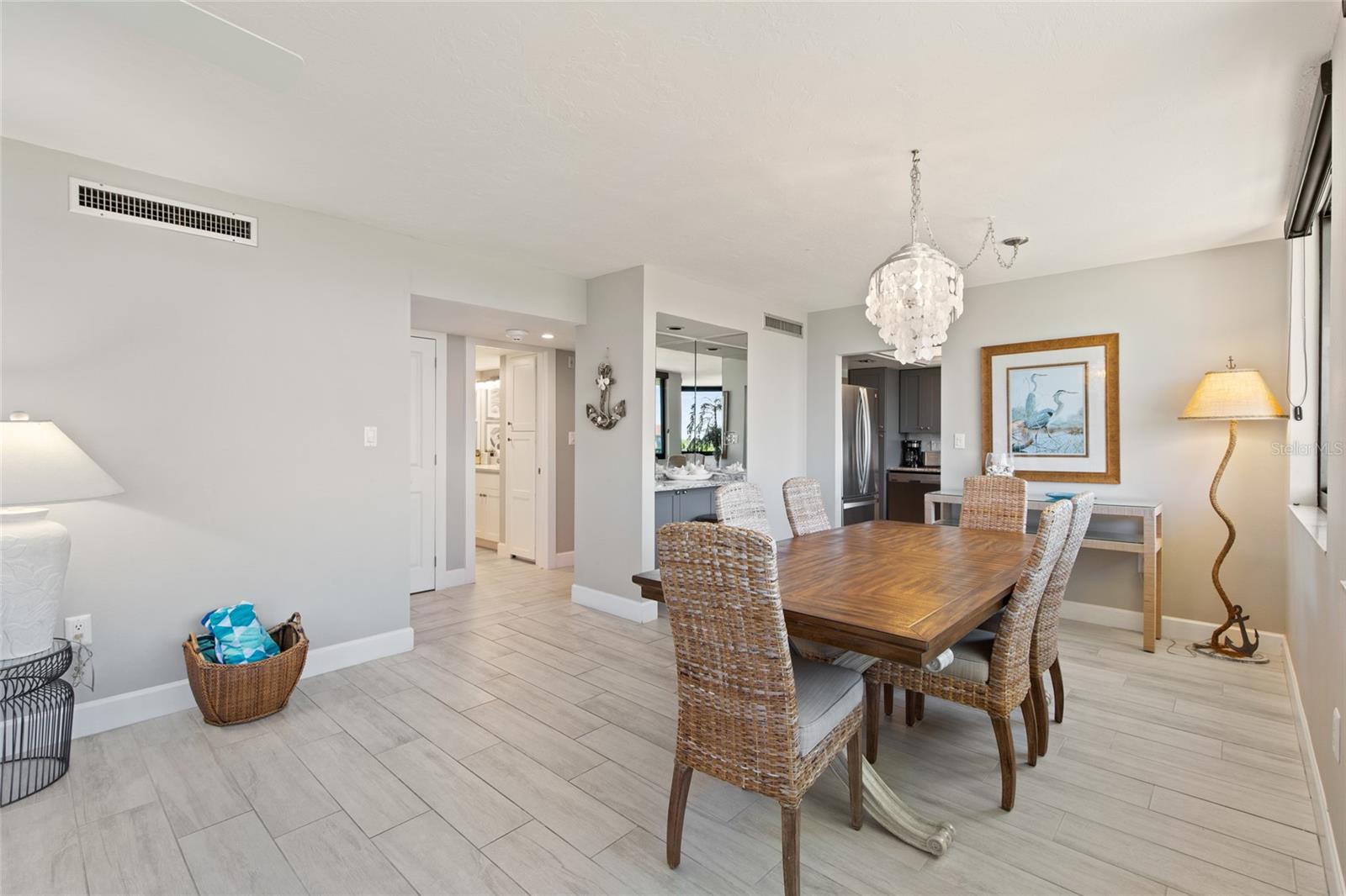 Image 16 of 69 For 6266 Midnight Pass Road 404