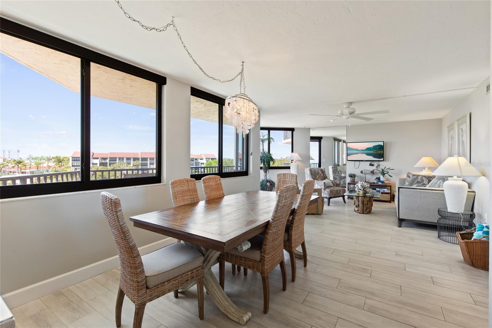 Image 18 of 69 For 6266 Midnight Pass Road 404